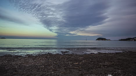 La-Playa-Cerca-De-La-Isla-Cameo-Es-Un-Hermoso-Lugar-Donde-La-Naturaleza-Y-La-Gente-Se-Unen