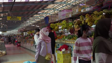 Käufer-Auf-Dem-Lokalen-Marktplatz-In-Indonesien,-Südostasien