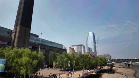 Tate-Modern-Von-Der-Millennium-Bridge-In-London,-Großbritannien-Gesehen