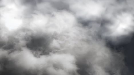 Sobreviviendo-A-La-Tormenta,-Tormenta-En-El-Cielo-Oscuro.