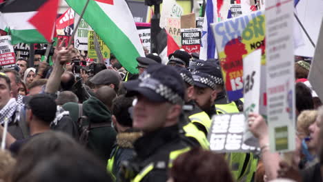 Metropolitan-police-officers-wearing-blue-caps-form-a-cordon-line-in-between-two-opposing-groups-of-protestors-during-a-major-public-order-incident