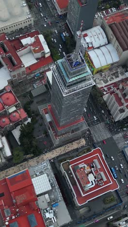 Aerial-view-of-Torre-Latinoamericana,-vertical-mode