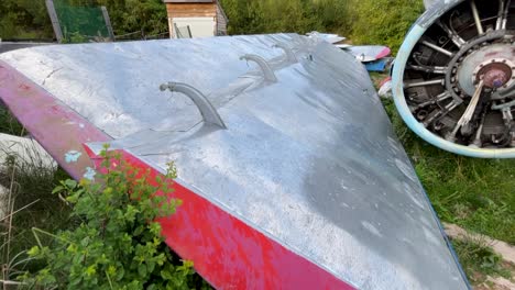 Crashed-abandoned-plane-in-the-village-of-Matisesti,-Romania