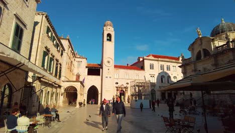 Una-Vista-De-La-Calle-De-La-Catedral-De-Dubrovnik-En-Dubrovnik,-Croacia-Durante-El-Amanecer.