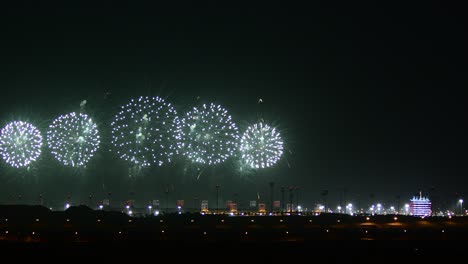 Manama,-Bahrain-–-16.-Dezember:-Feuerwerk-Auf-Der-Bahrain-International-Circuit-Anlässlich-Des-Bahrain-Nationalfeiertags
