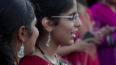 Indian-American-girls-talk-at-Hindu-festival