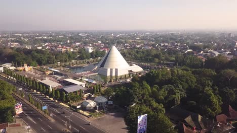 Aerial-View-of-Monument-to-the-Recapture-of-Yogyakarta-,-a-Historical-Building-in-a-Cone-Shape