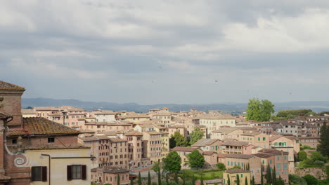 Skyline-Von-Siena-Mit-Historischer-Architektur-Und-Toskanischen-Hügeln