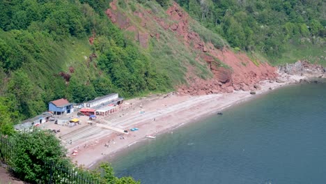 Scenic-view-of-secluded-Oddicombe-beach-and-sea-with-cliff-landslide-at-popular-holiday-destination-in-Babbacombe,-Devon,-England-UK