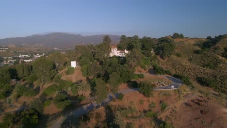 Panoramic-drone-shot-circling-the-William-S-Hart-Museum,-sunset-in-Santa-Clarita