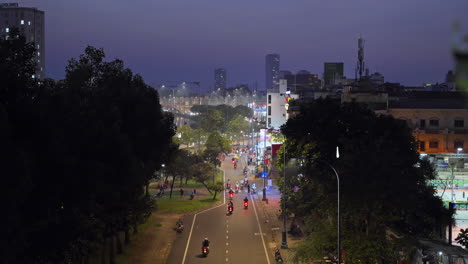 Die-Faszinierende-Schönheit-Eines-Sonnenuntergangs-über-Dem-Saigon-City-Highway