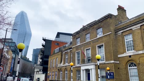 Toma-Exterior-Del-Edificio-De-La-Escuela-Náutica-De-Londres-En-Blackfriars.