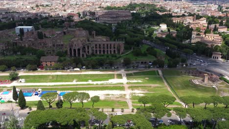 Vista-Aérea-Sobre-El-Circo-Massimo---Centro-Histórico-De-Roma,-Italia