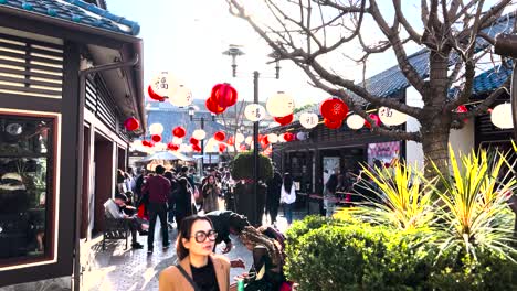 koreatown-downtown-los-angeles-chinese-lanterns-hanging-with-lots-of-people-passing-through