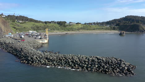 Port-Orford,-Oregon,-is-one-of-only-two-"dolly-docks"-in-the-U