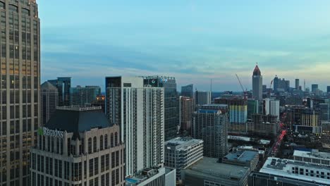 Edificio-De-Oficinas-De-Google-En-Atlanta,-Georgia,-EE.UU.---Toma-Aérea-Con-Drones