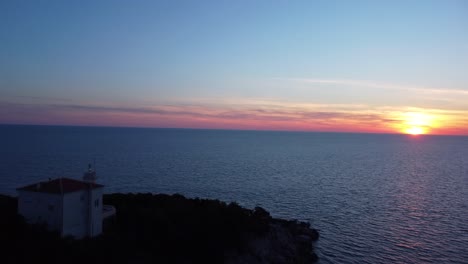 Drone-Volando-Alrededor-De-Un-Faro