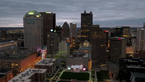 Aerial-drone-view-between-buildings-in-downtown-Columbus,-cloudy-evening-in-Ohio,-USA