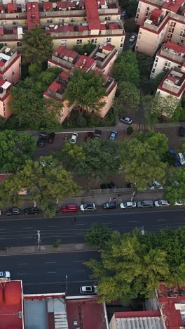 Vertical-hyperlapse-of-a-residential-area-in-Coyoacan,-CDMX