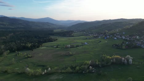 Mountains-landscape-during-a-summer-day-with-mountains-peaks,-forest,-lush-greenery-and-trees