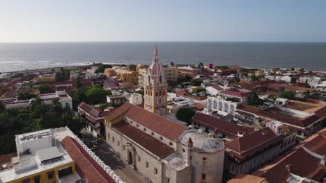 Cartagena's-historic-Catedral-de-Santa-Catalina-de-Alejandría-with-the-ocean-in-the-background,-aerial-view