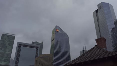 Edificios-De-Oficinas-En-El-Distrito-Financiero-Del-Centro-De-Toronto.