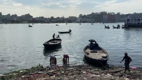 Banks-of-Buriganga-river-showing-human-activities-causing-water-pollution