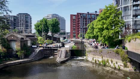 St-Pancras-Lock-on-Regent's-Canal-Towpath-in-Kings-Cross,-London,-during-a-sunny-day,-showcasing-the-concept-of-urban-tranquility-and-leisure