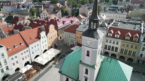 Historical-marketplace-with-town-hall-in-the-midlle-during-a-beautiful-summer-day