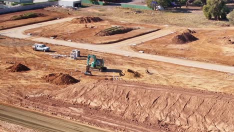 Baumaschinen-Arbeiten-An-Einem-Großen-Aushubprojekt