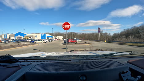 Zeitraffer-Der-Aktivitäten-Auf-Dem-Walmart-Parkplatz