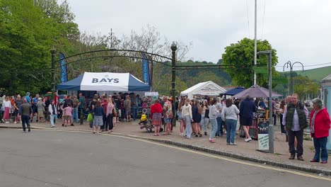 Crowds-of-people-visiting-Dart-Music-Festival-at-popular-tourism-destination-in-Devon,-England-UK