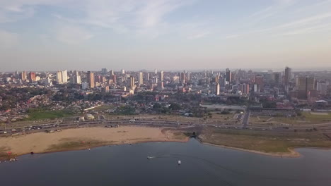 Aerial-Panning-Shot-Of-Asunción-Bay-With-The-Paraguay-River-Flowing-Throught-The-Outside-With-Small-Boats-Anchored