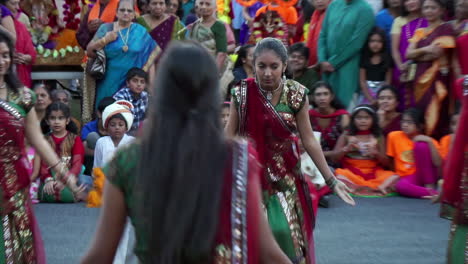 Indisch-amerikanische-Tanzvorführung-Beim-Hindu-Festival