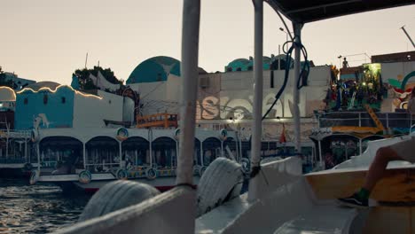 tourist-travel-boat-cruising-the-silo-river-while-couple-of-visitors-sitting-on-the-ship