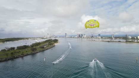 Popular-holiday-tourist-activities-on-a-busy-waterway-with-an-urban-city-skyline-in-the-distance