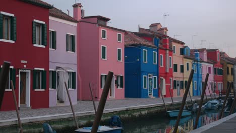 Colorful-houses-along-a-canal-on-Burano-Island,-Venice,-Italy