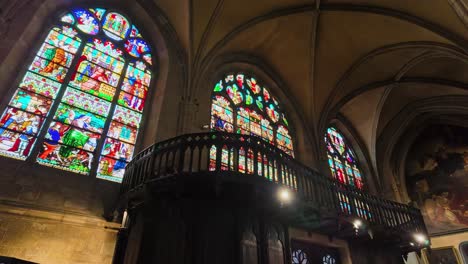 Stained-glass-windows-interior-and-vaulted-ceiling-of-Saint-Julian-Gothic-Cathedral-in-Le-Mans