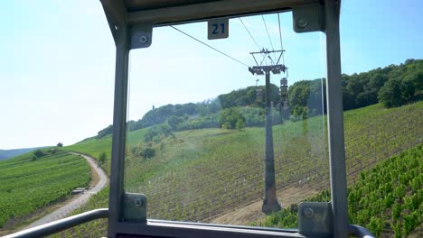 Cableway-over-the-vineyards-at-Rüdesheim,-Germany