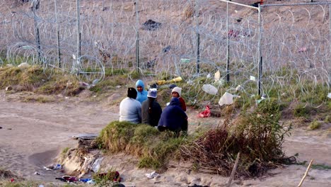 Seeking-Sanctuary:-Mothers-and-Kids-at-US-Border-Crossing