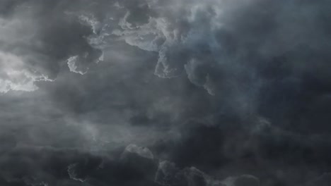 Regensturm-Und-Dunkler-Himmel,-Begleitet-Von-Blitzeinschlägen,-Ultra-HD