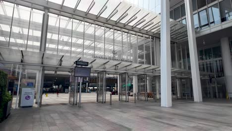 Entrance-Of-London-Bridge-Station-In-Southwark,-London,-England