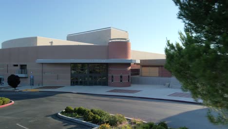 Aerial-view-revealing-the-Entrance-of-the-Canyon-High-School,-in-Santa-Clarita,-CA,-USA