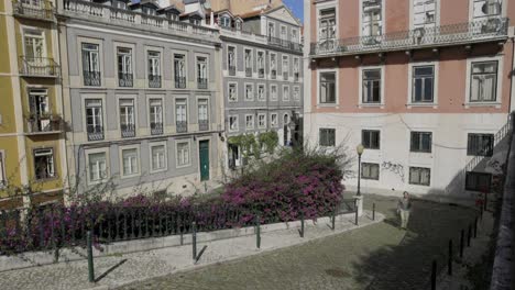 Blick-Auf-Die-Schönen-Bunten-Häuser-Der-Stadt-Lissabon,-Portugal