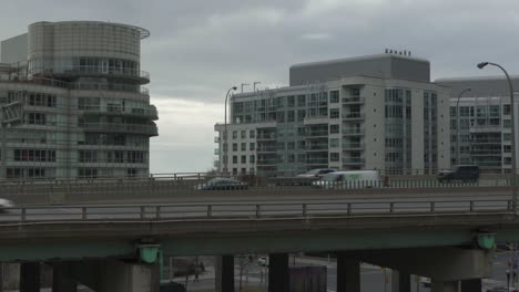 Autos-Pendeln-Auf-Dem-Gardiner-Expressway-In-Toronto,-Kanada