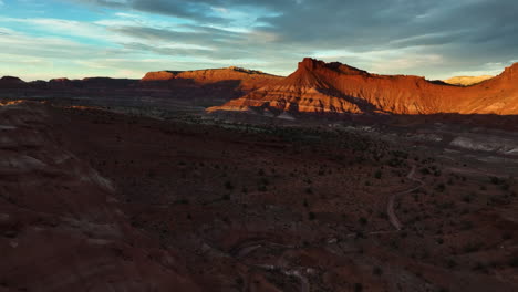 Sonnenuntergangslandschaft-über-Der-Landschaft-Von-Sedona-In-Arizona---Drohnenaufnahme