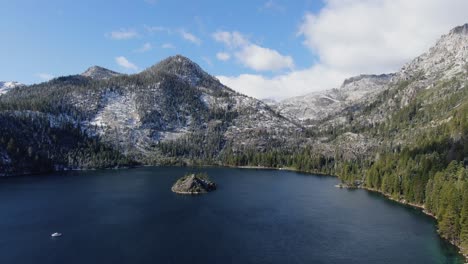 Aerial-shot-of-Lake-Tahoe,-a-large-freshwater-lake