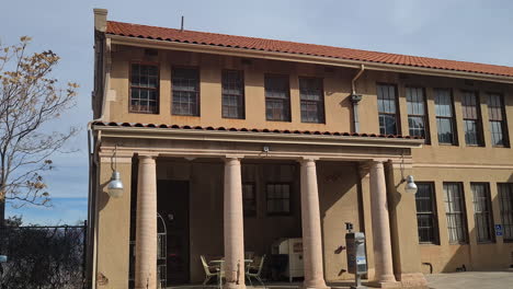 Jerome-Town-Hall-Exterior-on-Sunny-Day,-Arizona-USA