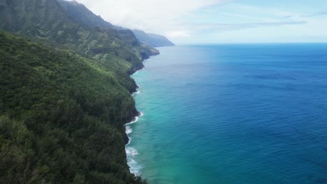 Slow-Aerial-Drone-shot-flying-over-Big-Island,-Hawaii-coast