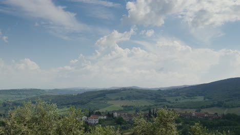 Sanfte-Hügel-Und-Malerische-Schönheit-Der-Toskanischen-Landschaft